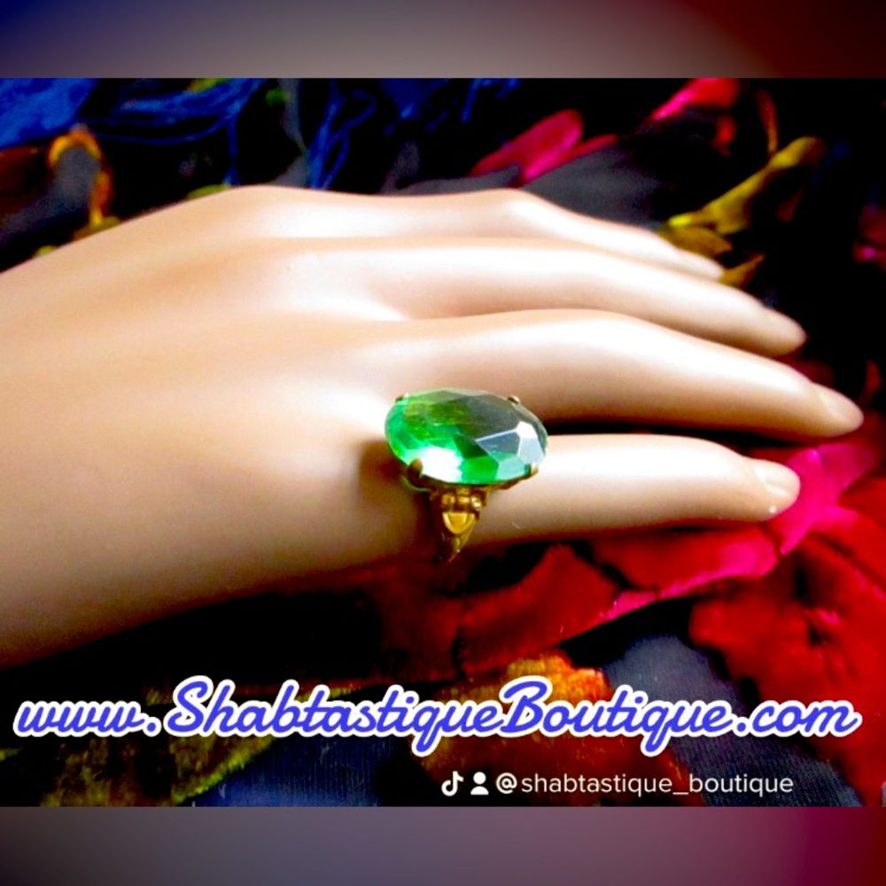 Antique/Vintage/Art Deco 10k Solid Gold Ring With Large Green Stone
